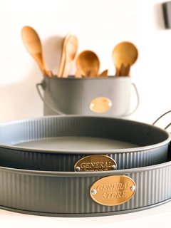 Bandeja de metal Gris con asas. 30cm diámetro