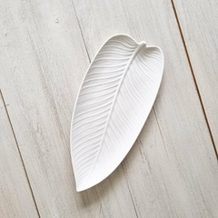 Bandeja de porcelana blanca en forma de hoja. - tienda online