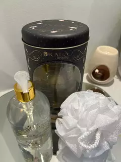 LATA KALA EMPORIUM CON JABÓN LÍQUIDO Y ESPONJA - comprar online