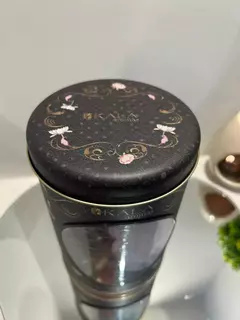 LATA KALA EMPORIUM CON JABÓN LÍQUIDO Y ESPONJA - Gruya Objetos
