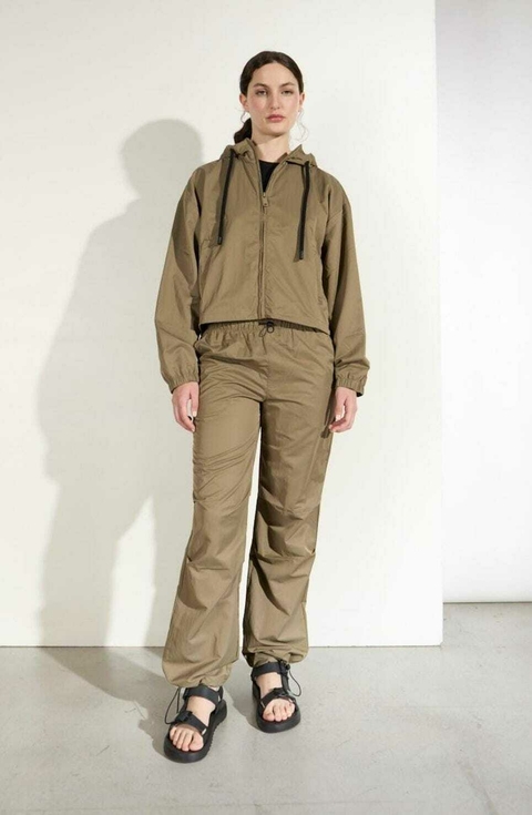 Pantalón Nylon Verde Con Tancas - Ver -