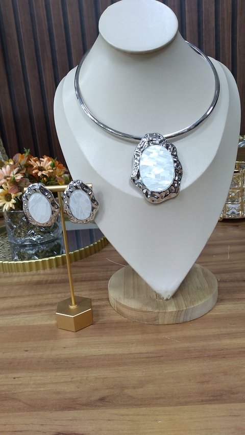 CONJUNTO COLAR E BRINCO