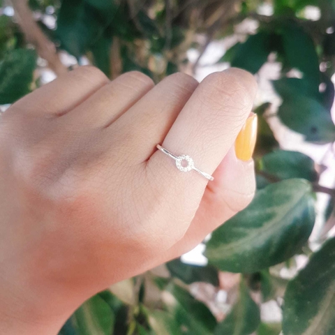 Anel mini circulo - zirconia cravejada