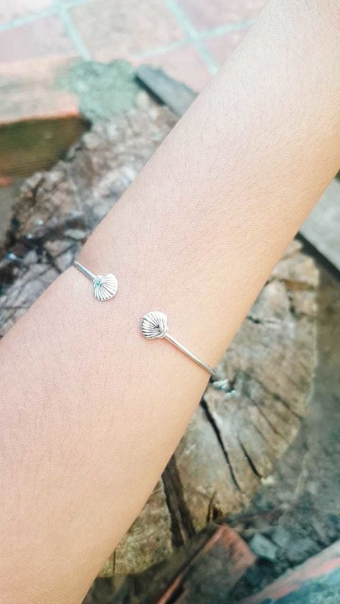 bracelete uma concha em cada ponta, bracelete regulavel