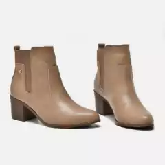 BOTA SALTO MÉDIO COURO - VIA MARTE - COD. 066-007-01 na internet