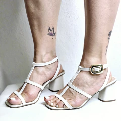 SANDÁLIA TIRAS - OFF WHITE - 8392-86503 na internet