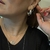 ARGOLA DE PINO ROBUSTA EM RETANGULO COM CRISTAL BANHADO EM OURO 18K - Vilma Mendes Acessórios 