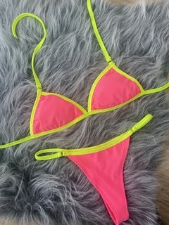 Biquíni Tricolor rosa neon com amarelo estilo blogueira na internet