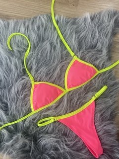Biquíni Tricolor rosa neon com amarelo estilo blogueira - comprar online
