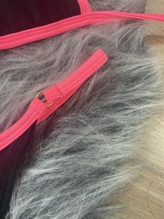 Imagem do Biquíni preto com rosa neon estilo moda blogueira