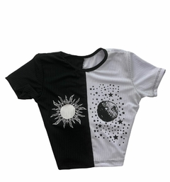 Cropped canelado manga curta sol e lua e dragão chinês estilo moda gringa na internet