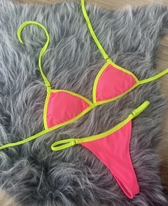 Biquíni Tricolor rosa neon com amarelo estilo blogueira