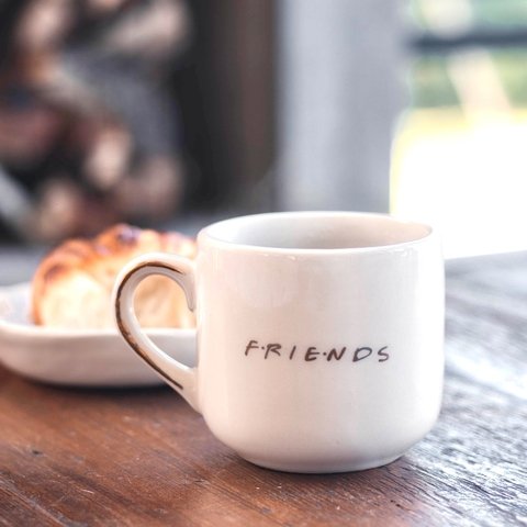 Taza Friends Oro Pintada a Mano