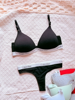 Calvin - Taza Soft sin aro - comprar online