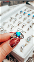 ANILLO SOLITARIO DE ACERO CON CENTRO CORAZON DE OPALO Y ONDAS LATERALES Nº 18 - comprar online