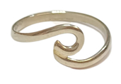 ANILLO DE ACERO EN FORMA DE OLA Nº 15