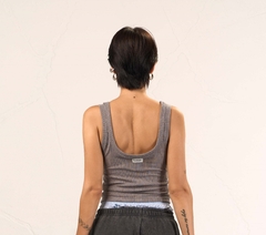 REMERA LOLA MUSCULOSA CUELLO EN U (CAREMLO) - comprar online