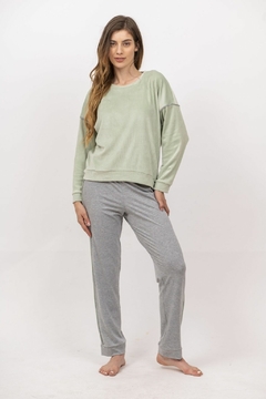 PIJAMA LARGO DAMA BUZO PLUSH CON DETALLE BRILLOS Y PANTALON VISCOSA CON VIVOS (DO01499)