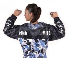 CAMPERA HARLEM ROMPE VIENTOS ESTAMPADA CAMUFLADA (SHRVHAR) - comprar online