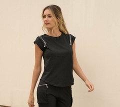 REMERA LISA SIN MANGAS CON CIERRE DIAGONAL (AC20064) - comprar online