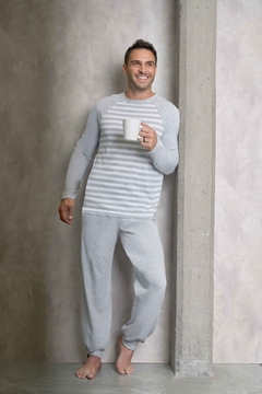 PIJAMA LARGO HOMBRE PANT. LISO Y REMERA A RAYAS (LE25551) - comprar online