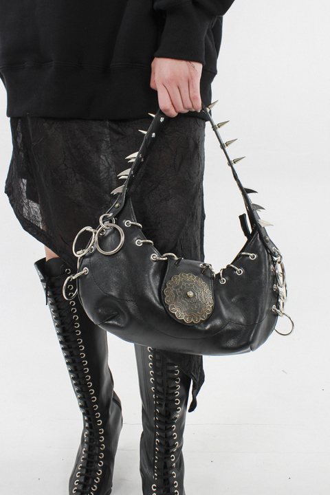 BAGUETTE NEGRA CUERO Y2K - comprar online