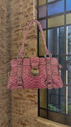 SHOULDERBAG Y2K GUESS ROSA CROCO - comprar online