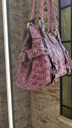SHOULDERBAG Y2K GUESS ROSA CROCO en internet