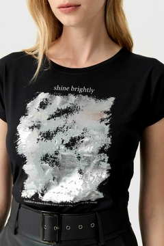 REMERA BRIGHT en internet