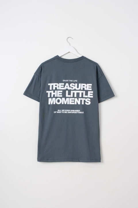 REMERA OVERSIZED "TREASURE THE LITTLE MOMENTS"