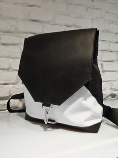 MOCHILA A4 BYN GANCHO 02 (SOLO TRANSFERENCIA) - comprar online
