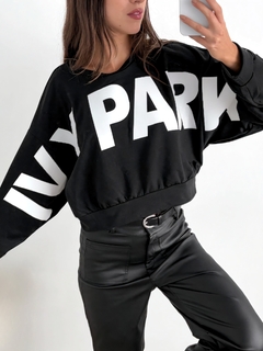 BUZO CROP IVY PARK