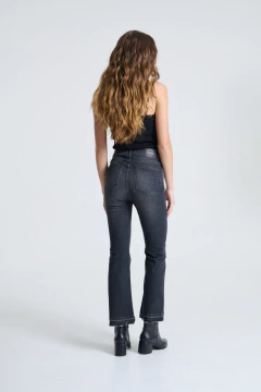 Flare Greta Black Washed en internet
