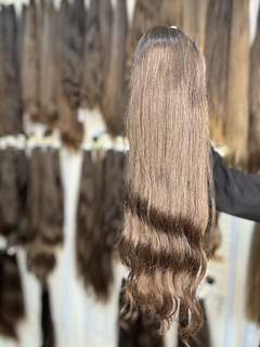 CABELO HUMANO CASTANHO NATURAL 66CM e 90GRAMAS - ETIQUETA PRATA
