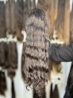 CABELO HUMANO CACHEADO 63cm e 85Gramas - ETIQUETA PRATA