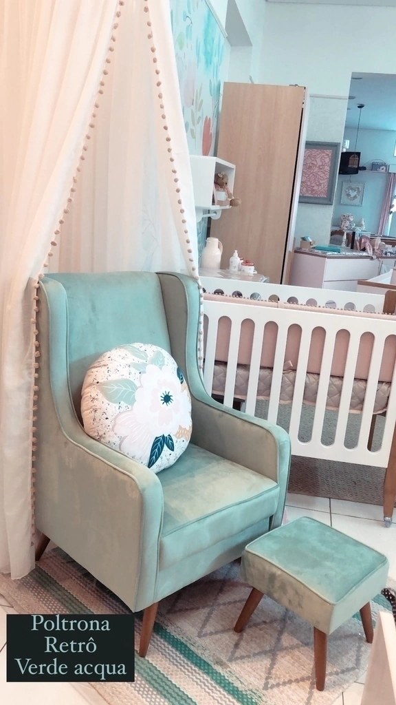 POLTRONA RETRO COM PUFF