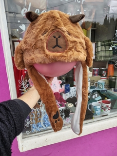 Gorro Capybara con luces y movimiento - comprar online