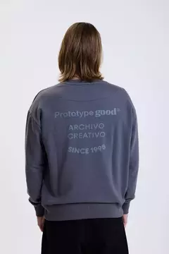 BUZO PROTOTYPE CREWNECK EDISON GOOD (GRIS OSCURO)