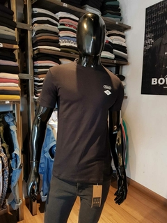 REMERA LOTUS "MANAUS" (NEGRA)