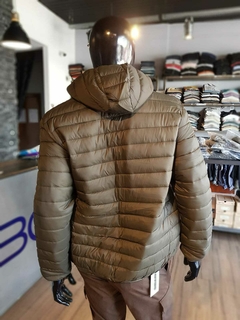 CAMPERA UNICLO INFLABLE (VERDE MILITAR) - comprar online