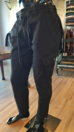 PANTALON CARGO LOTUS (NEGRO)
