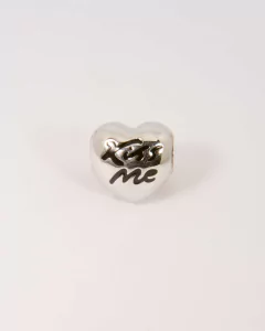 Kiss Me Charm en internet