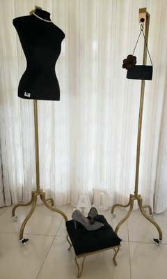 Manequim versátil com rodízios - Decoração Funcional Residencial e Comercial - Ateliê A Designer