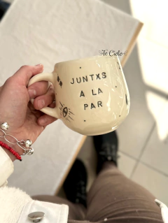 Taza JUNTXS A LA PAR - comprar online