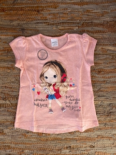 Remera manga corta NENA CON AURICLARES