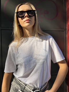 Remera Manos - comprar online