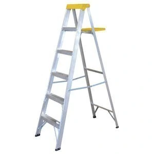 Escalera de tijera tipo III de aluminio y tapa plástica con 5 peldaños