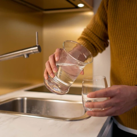 Instalación sistema de filtrado de agua para refrigeradores
