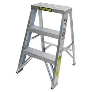 Escalera tipo taburete de aluminio con 2 peldaños