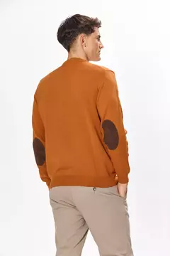 Sweater cuello redondo con coderas Huapi Art. 0644-22/ C: 19 - comprar online